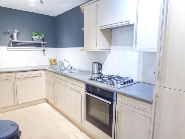 2 bed flat for sale