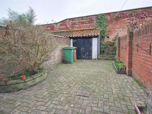 2 bed house for sale