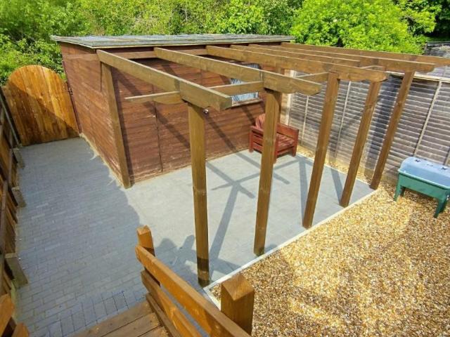 2 bed house for sale