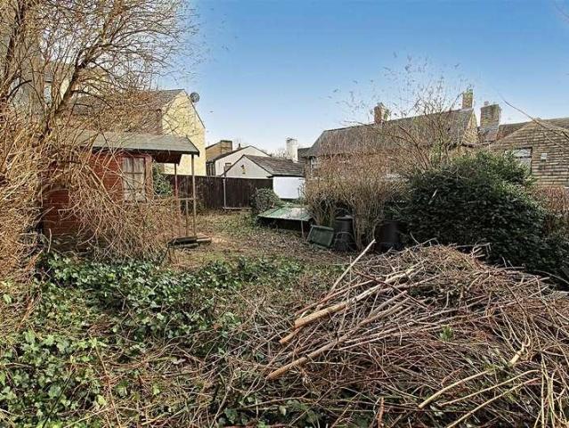 2 bed house for sale