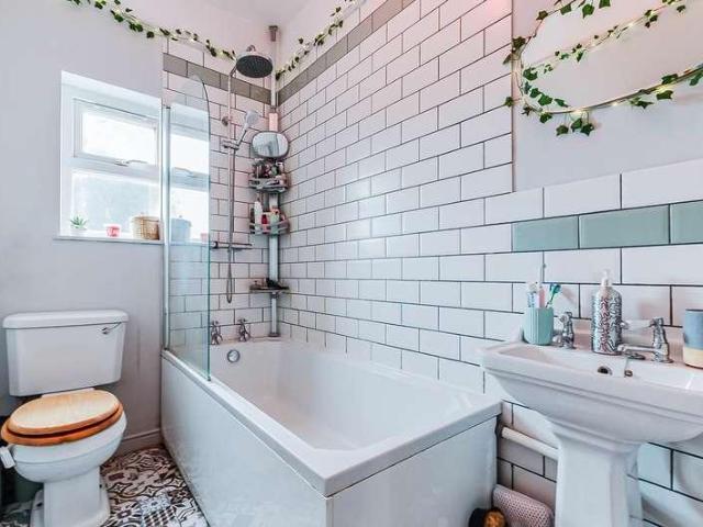 2 bed house for sale