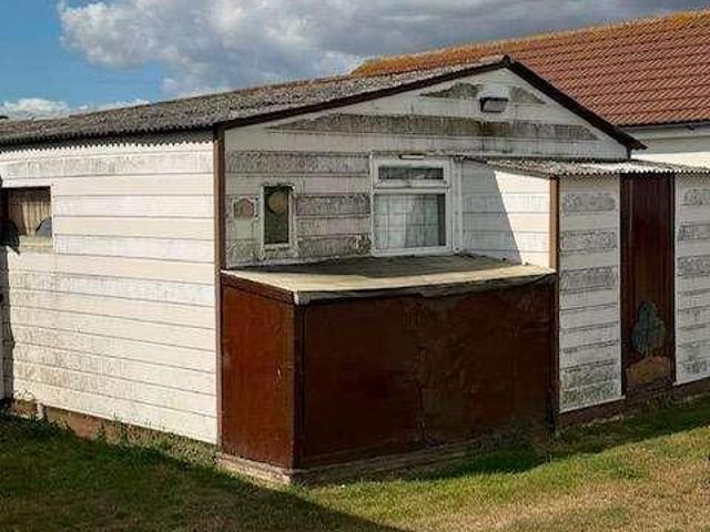 2 bed house for sale