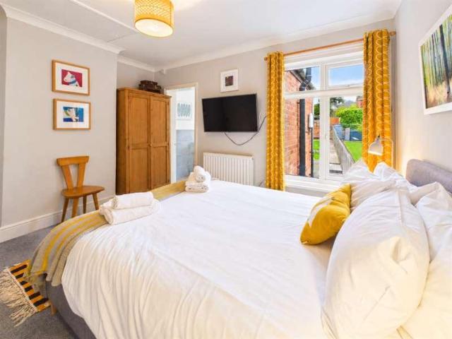 2 bed house for sale