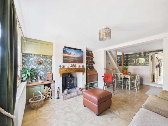 2 bed house for sale