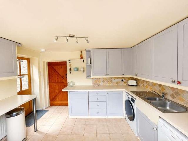 2 bed house for sale