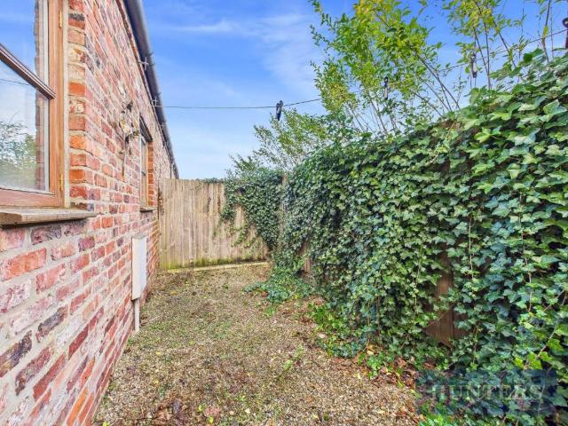 2 bed house for sale