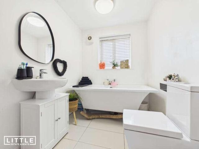 2 bed house for sale