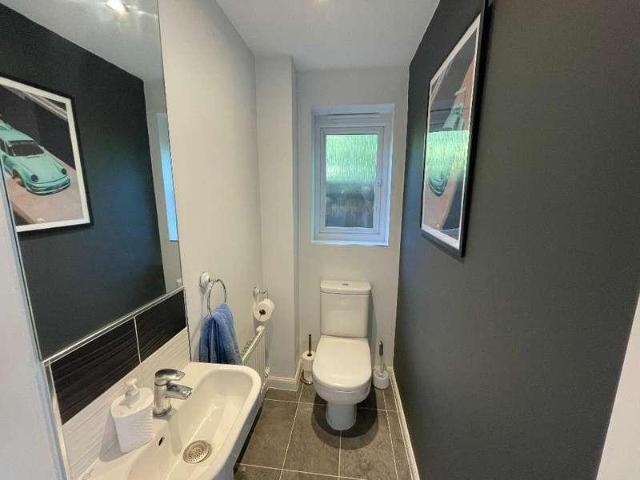 2 bed house for sale