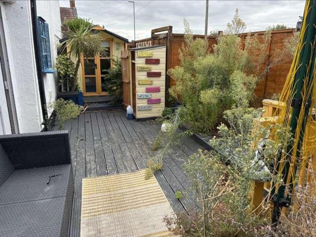 2 bed house for sale