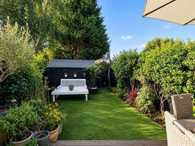 2 bed house for sale