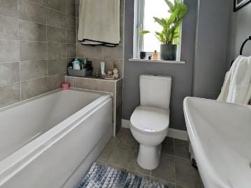 2 bed house for sale