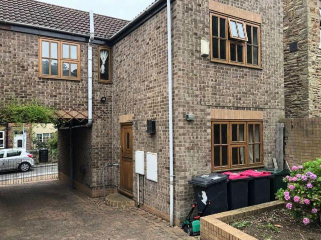 2 bed house for sale