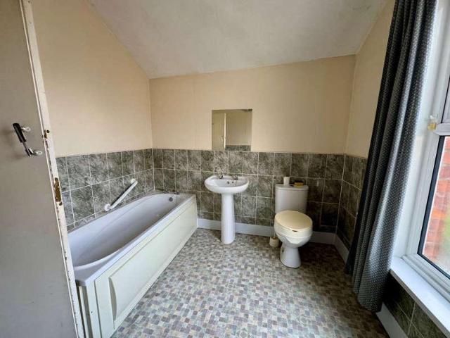 2 bed house for sale