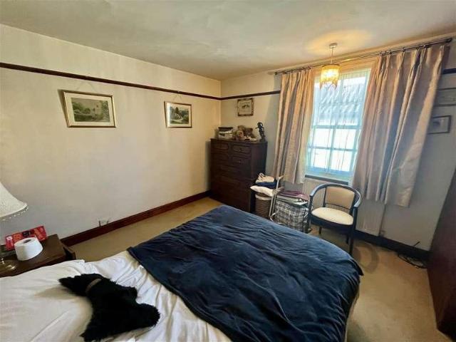 2 bed house for sale