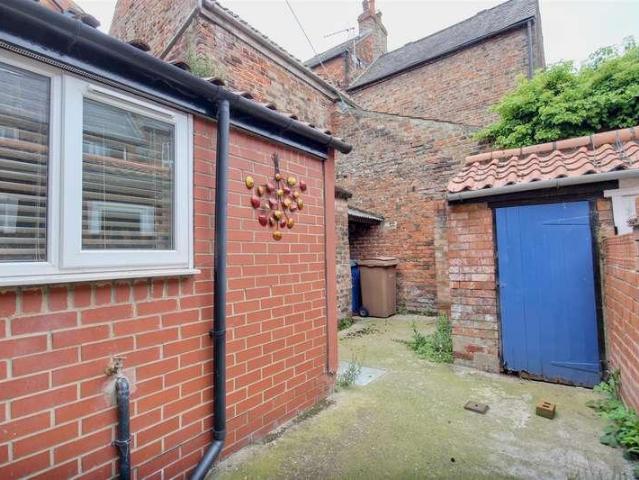 2 bed house for sale