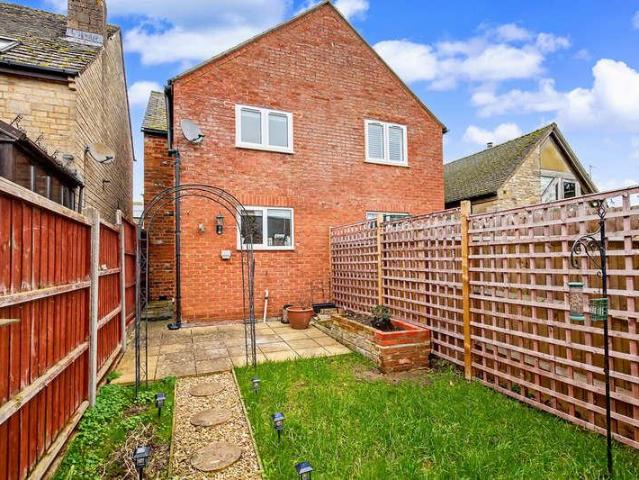 2 bed house for sale