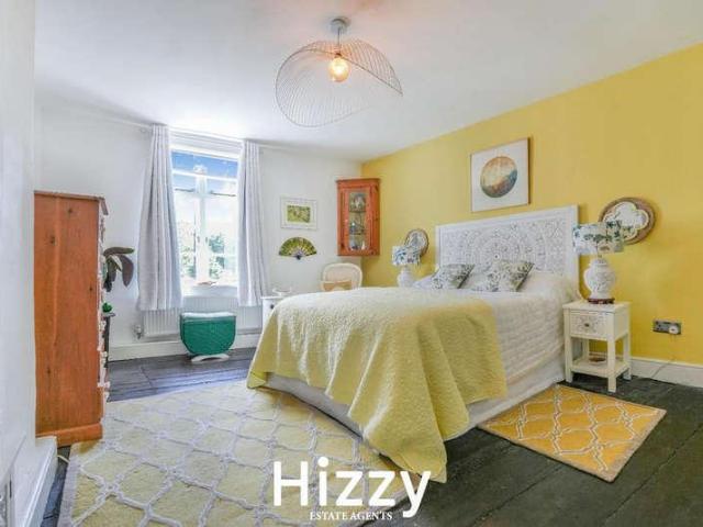 2 bed house for sale