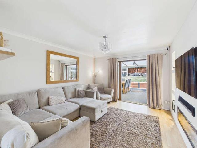 2 bed house for sale