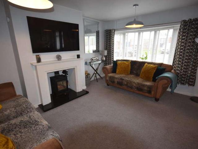 2 bed house for sale