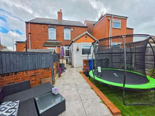 2 bed house for sale