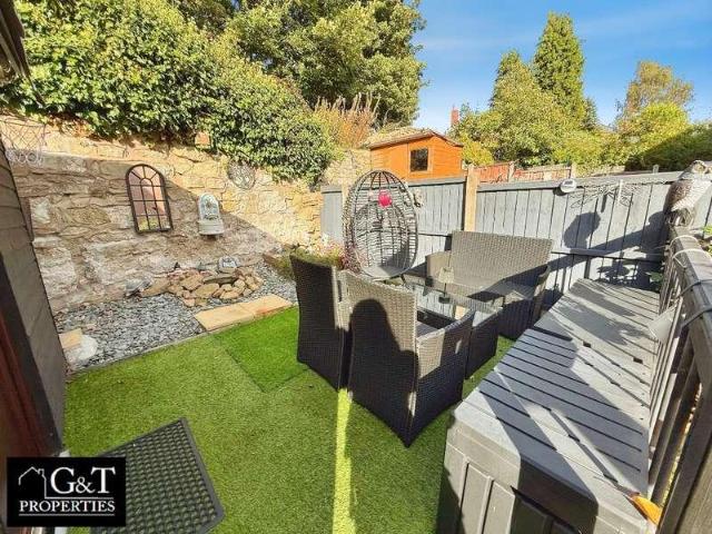 2 bed house for sale