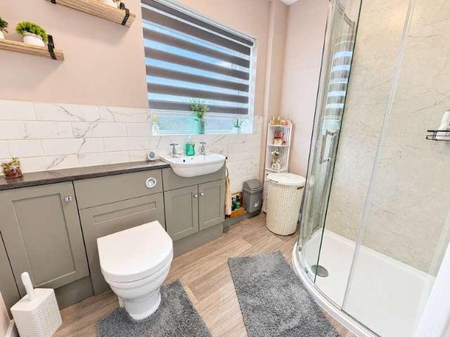2 bed house for sale