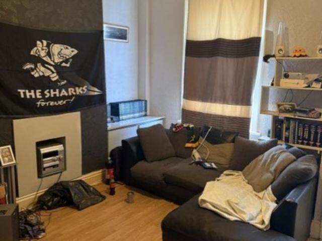 2 bed house for sale