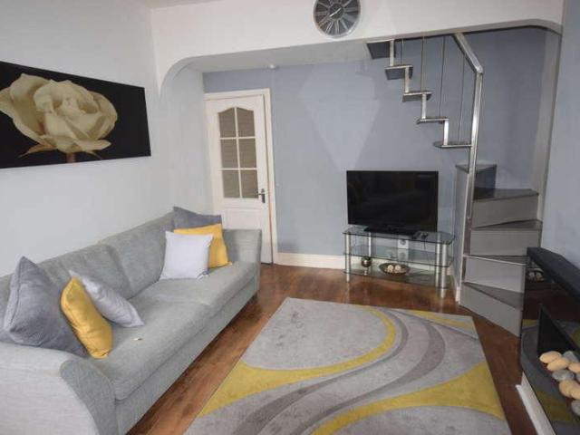 2 bed house for sale