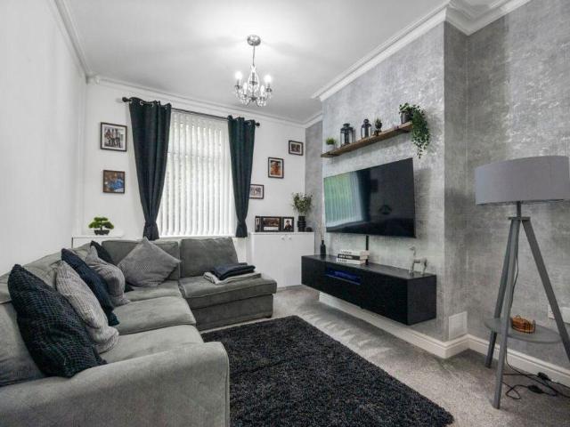2 bed house for sale