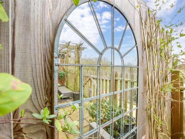 2 bed house for sale