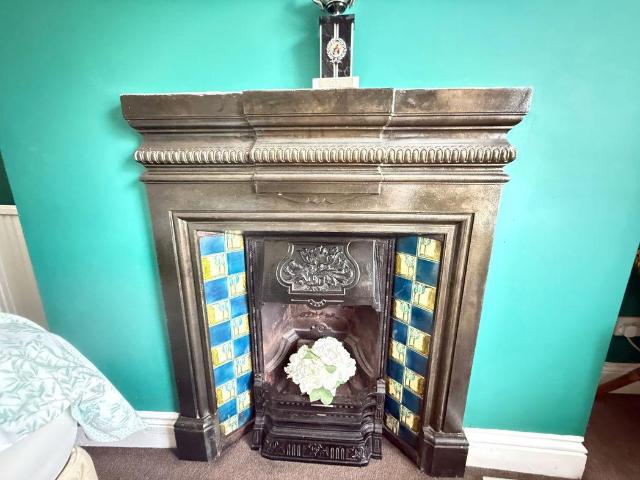 2 bed house for sale