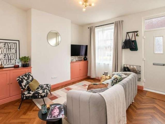 2 bed house for sale
