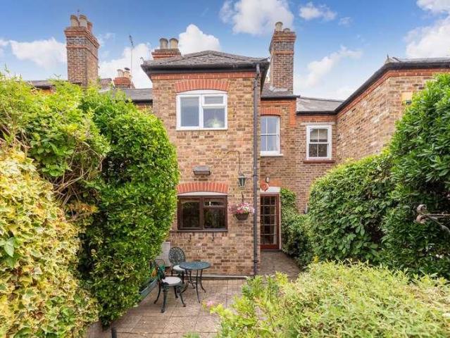 2 bed house for sale