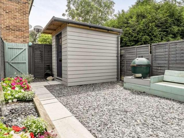 2 bed house for sale