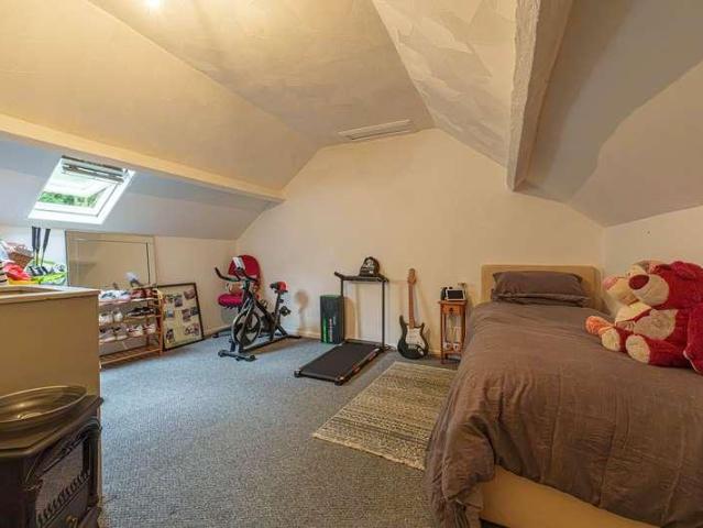 2 bed house for sale