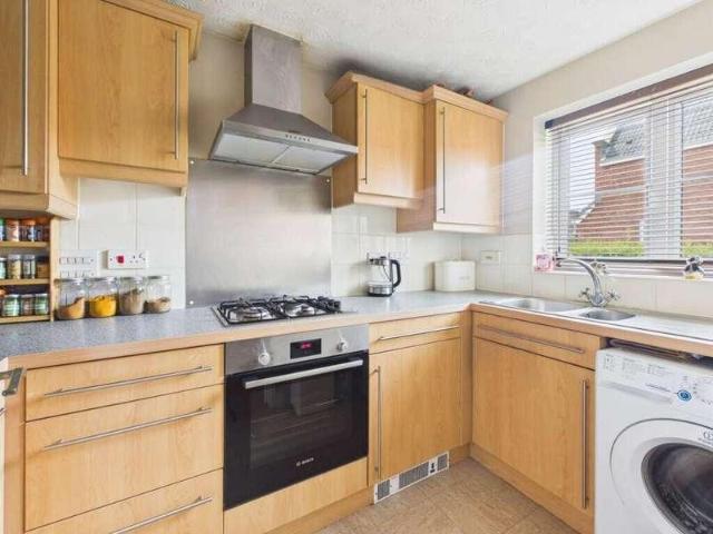 2 bed house for sale
