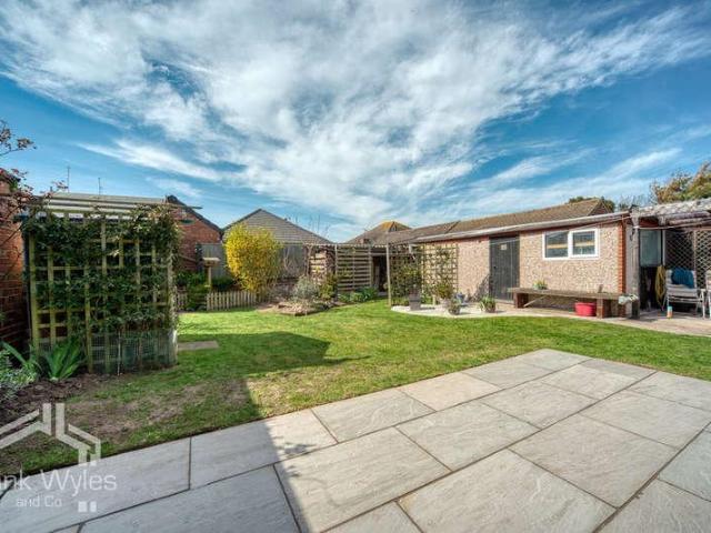2 bed house for sale