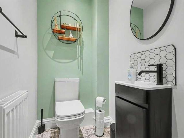 2 bed house for sale