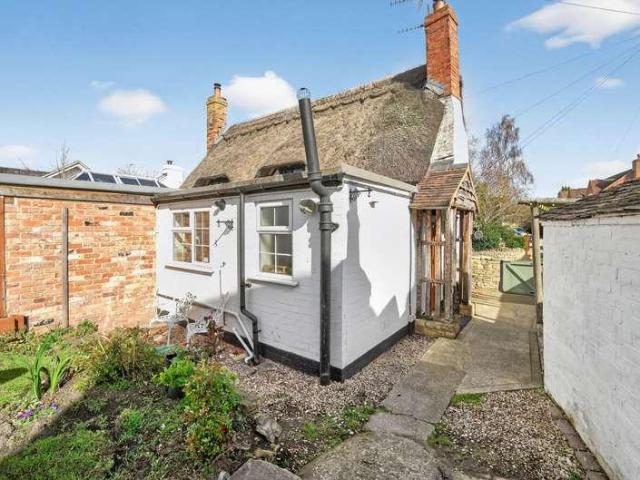 2 bed house for sale