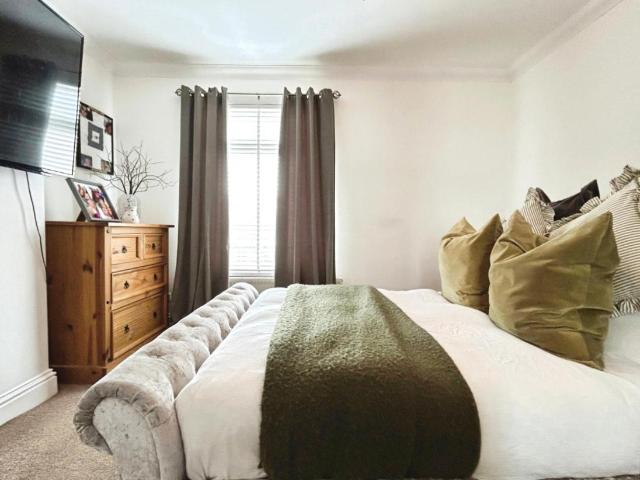 2 bed house for sale