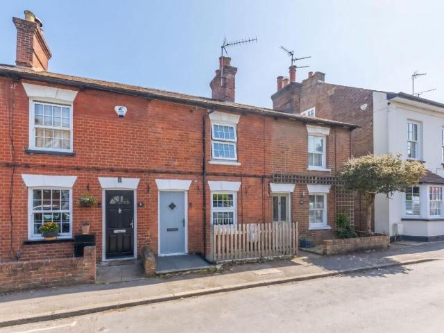 2 bed house for sale
