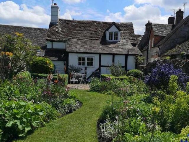 2 bed house for sale