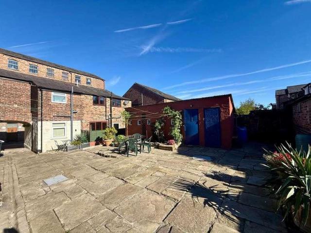 2 bed house for sale