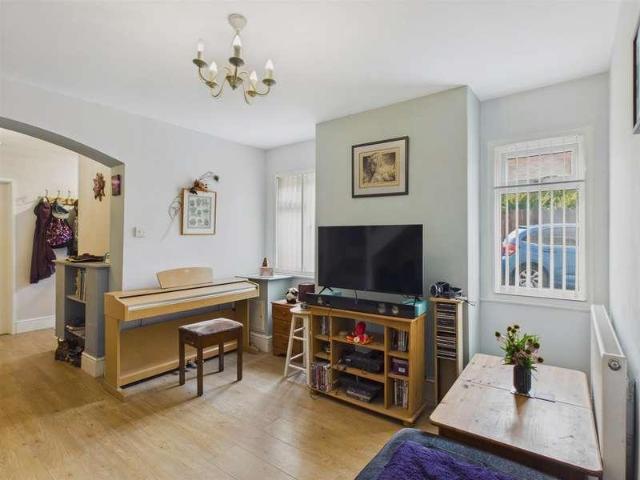 2 bed house for sale