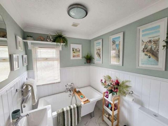 2 bed house for sale