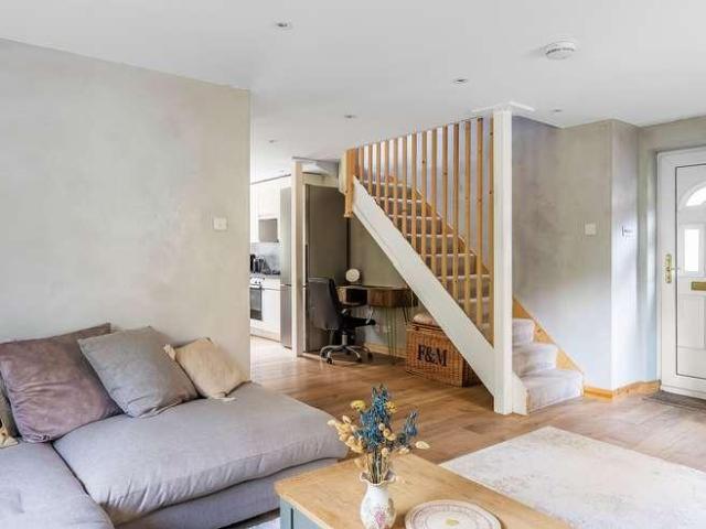 2 bed house for sale