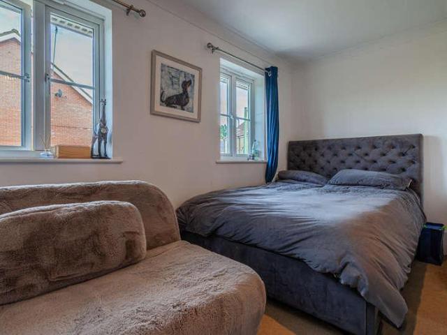 2 bed house for sale