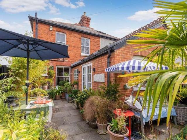 2 bed house for sale