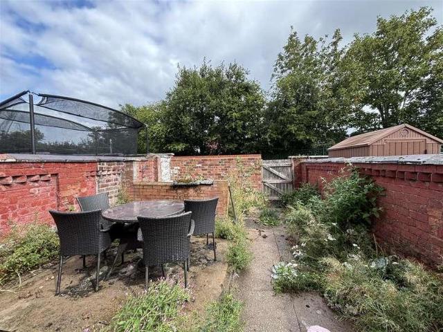 2 bed house for sale