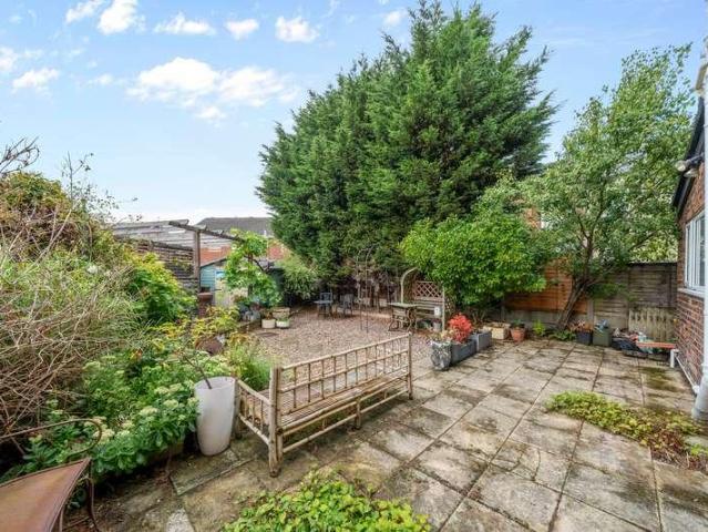 2 bed house for sale